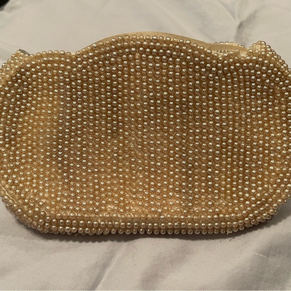 Vintage, seed pearl and sequin coin purse. Zip closure. - Picture 2 of 6